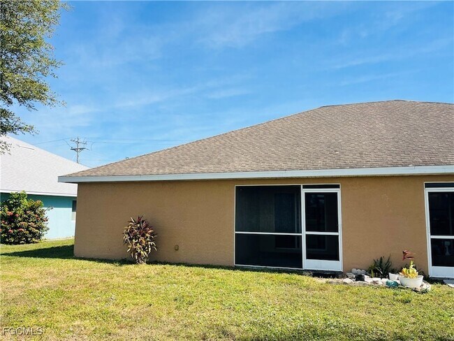 Building Photo - 3018 SE Santa Barbara Pl