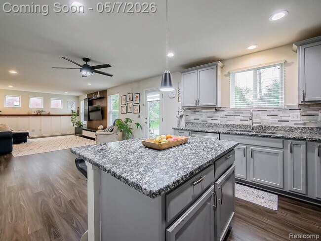 Building Photo - 8640 Quincy Dr
