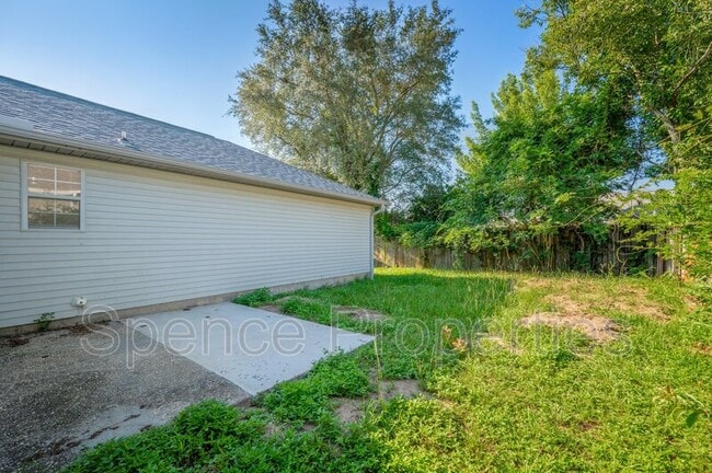 Building Photo - 440 Apple Dr