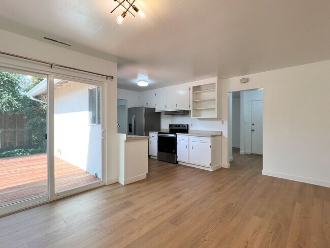 Building Photo - Updated Three Bedroom Napa Home