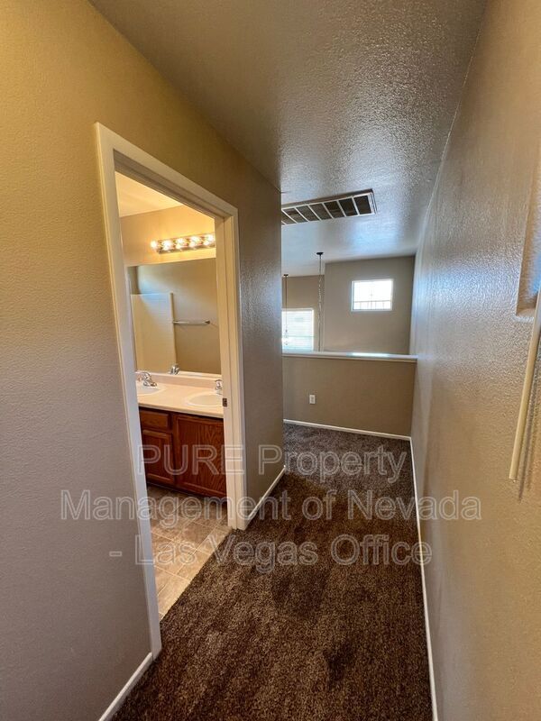 Building Photo - 6109 N Blue Luna St