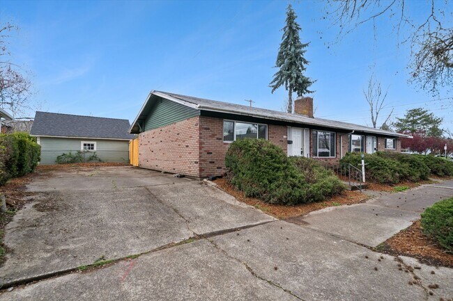 Building Photo - 5143-5145 SE Knight