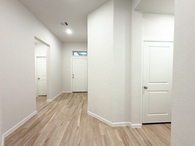 Building Photo - 42504 Rustico Rd