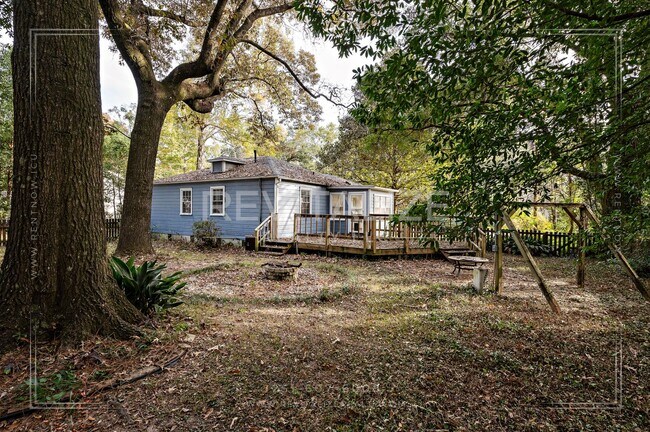 Building Photo - Updated 2 Bed 1 Bath Cottage in Established Neighborhood!