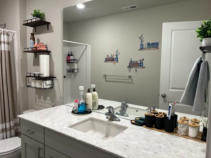 Building Photo - 926 Bradley St NE