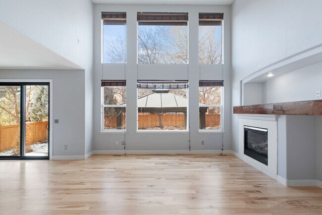 Building Photo - 4 Bedroom Dream Home waiting for you!