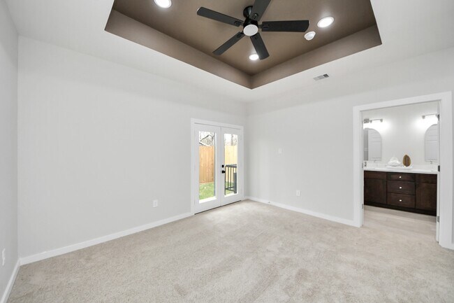 Building Photo - 5205 Kenilwood Dr