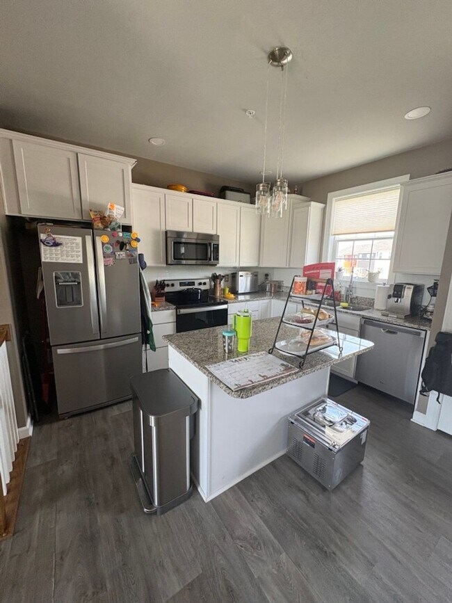 Building Photo - Beautiful townhome for rent in Hudson Ridge