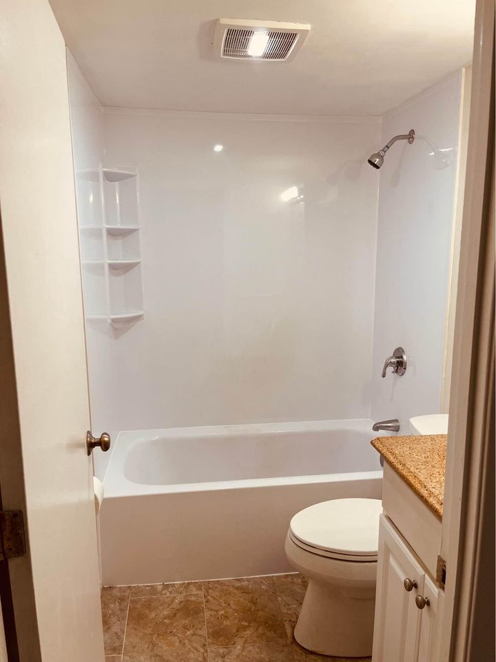 Building Photo - 870 Haverhill St