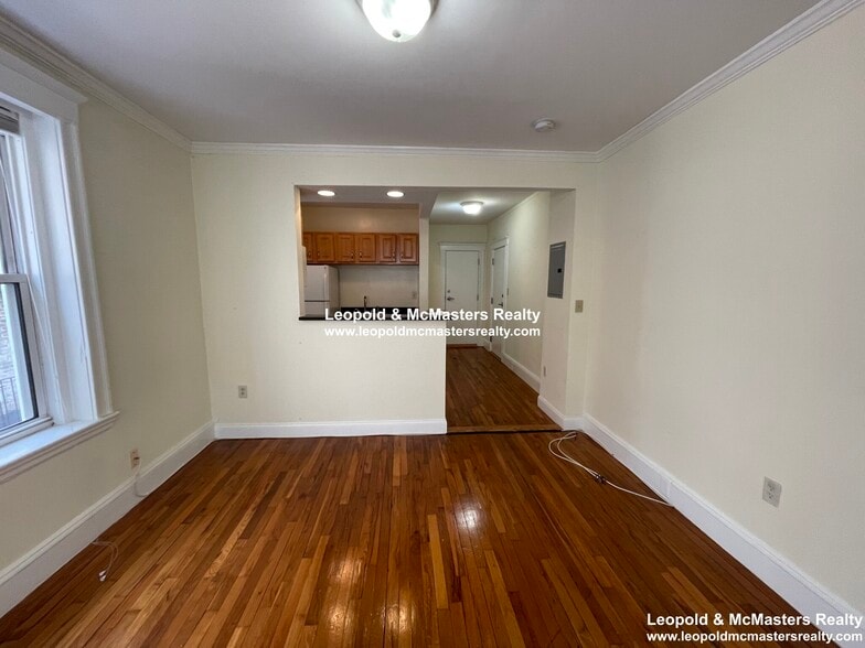 Building Photo - 131 Park Dr