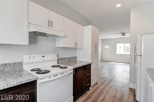 Building Photo - 1420 Ogallala St