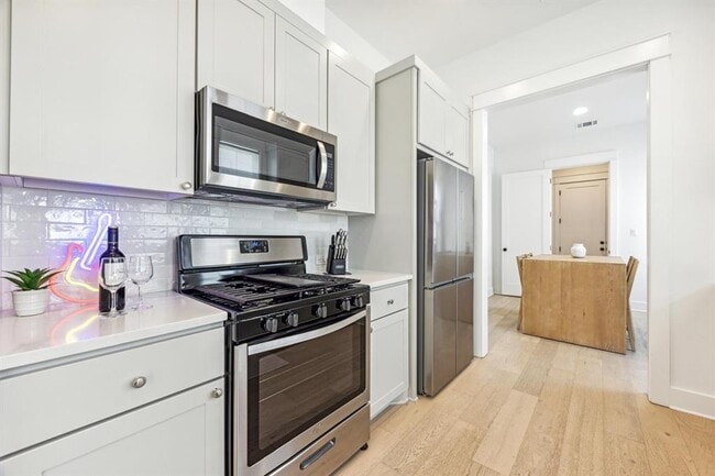 Building Photo - 1034 Grant Wood Ave