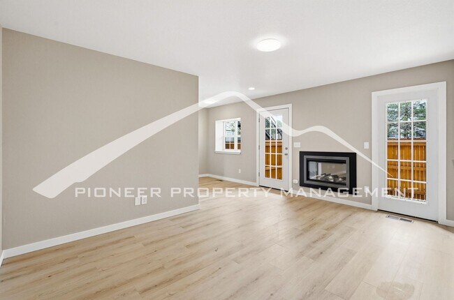 Building Photo - Spacious Condo with Washer/Dryer and Central AC
