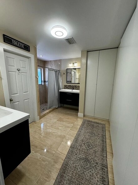 Building Photo - 5520 Coach House Cir