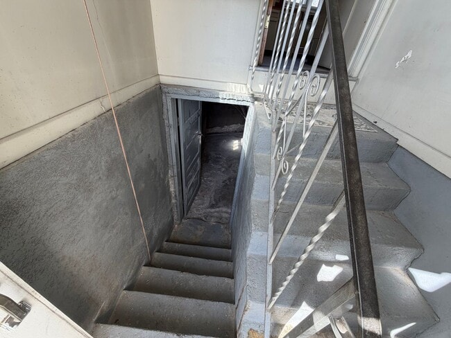 Building Photo - Price Rental