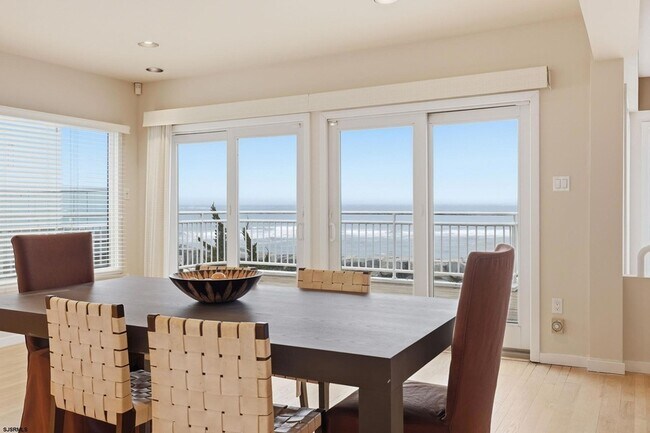 Building Photo - 119 S 11th Ave