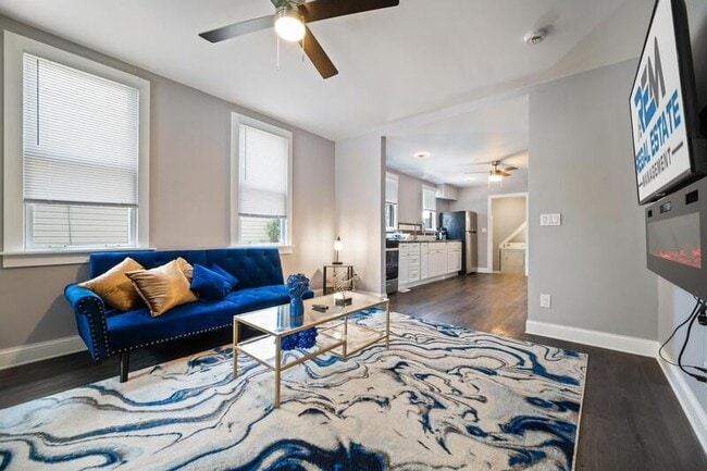 Building Photo - 1365 E 43rd St