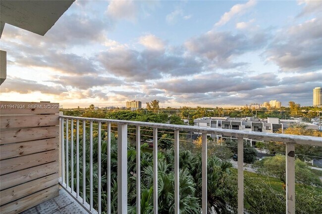 Building Photo - 2350 NE 135th St