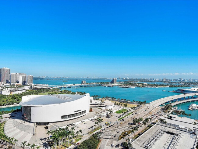 Building Photo - 398 NE 5th St