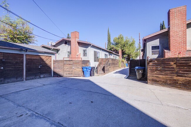 Building Photo - 3216 Bellevue Ave