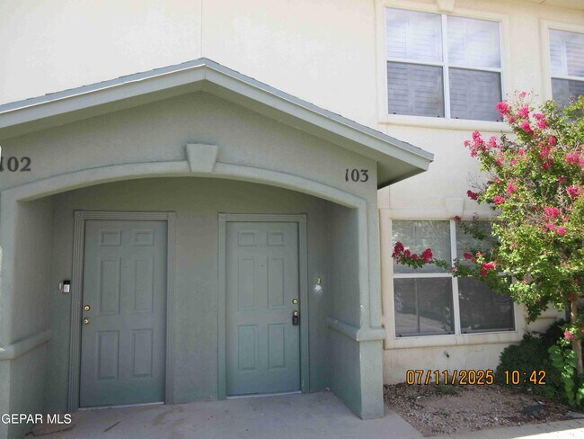 Building Photo - 10051 Railroad Dr
