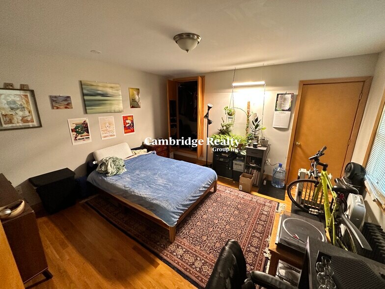 Building Photo - 135 Columbia St