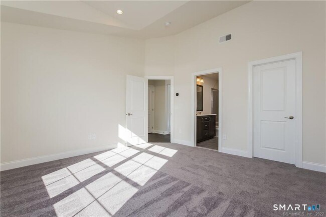 Building Photo - 12 W Cross Trail