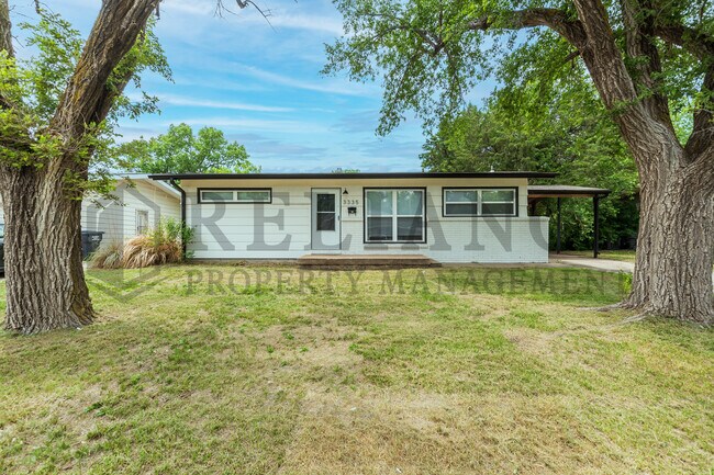 Primary Photo - 3335 Chase St S