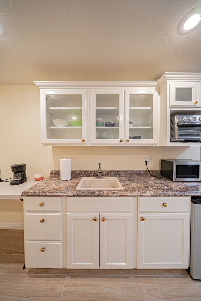 Building Photo - 3660.5 Merlin Dr