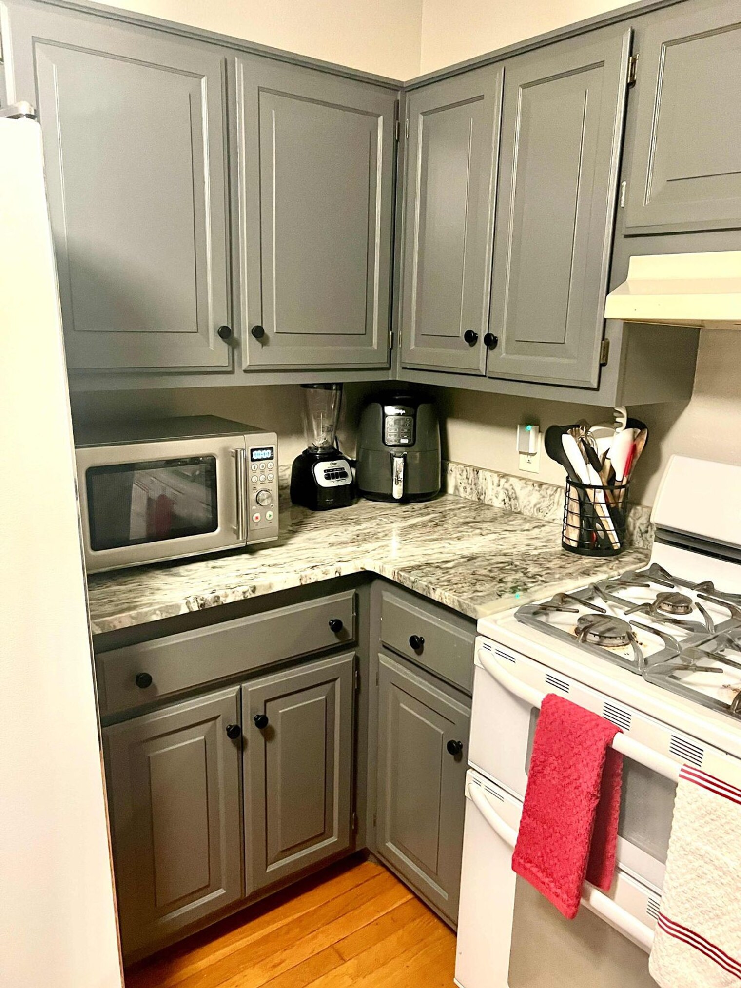 Building Photo - 1072 Valley View Dr