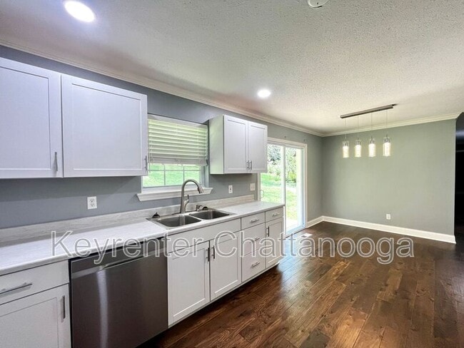 Building Photo - 5608 Elm St