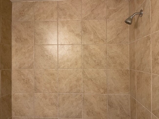 Building Photo - Town home for rent