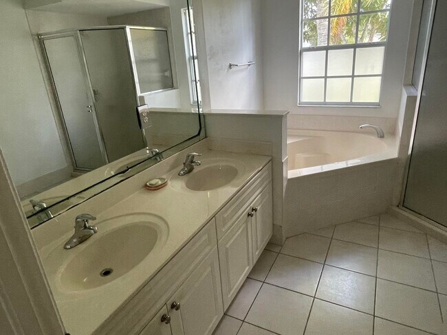 Building Photo - 3074 SW Savona Blvd