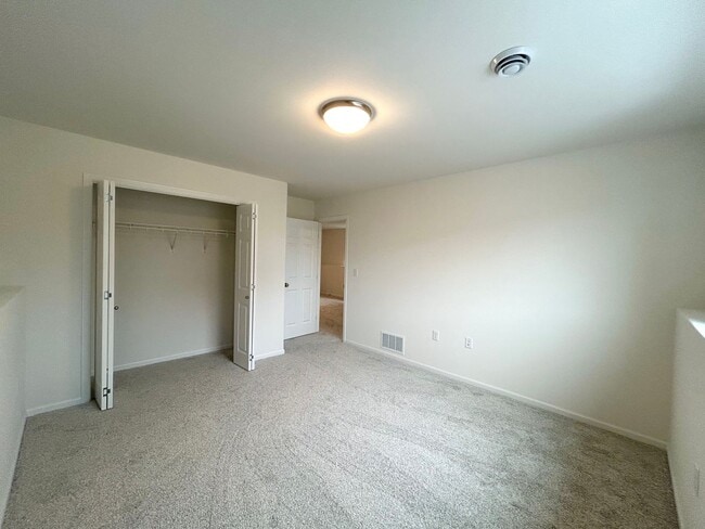 Building Photo - Spacious & Stylish 4-Bed Home with Modern Finishes and Attached 2-Stall Garage