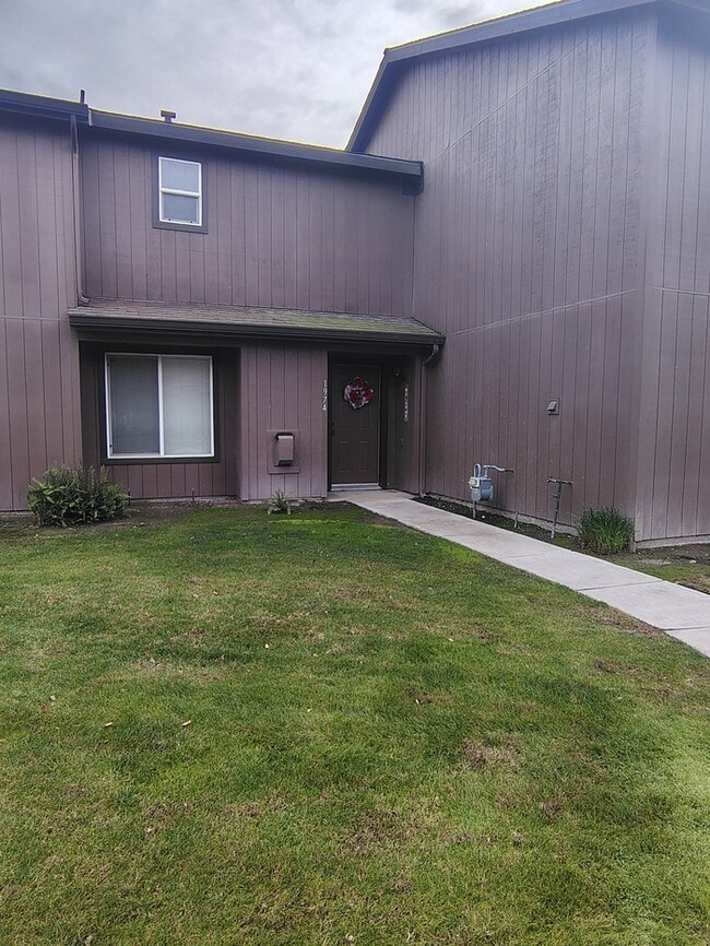 Building Photo - Condo for Rent in Corcoran! Gated Communit...