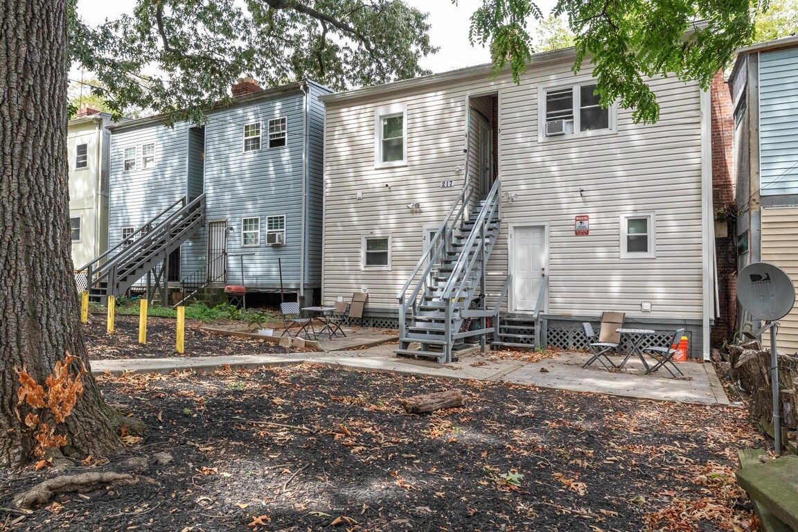 Building Photo - 217 Adams St NE