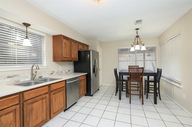 Building Photo - 9130 Kirkleigh Ln