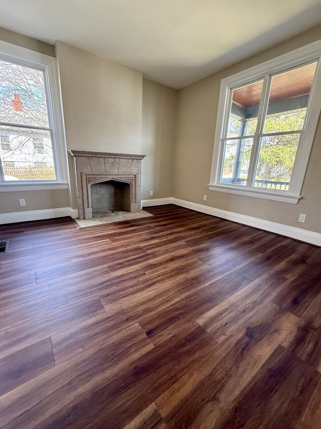 Building Photo - Newly Renovated, All Brand New, Huge 4 bedroom! Incline District