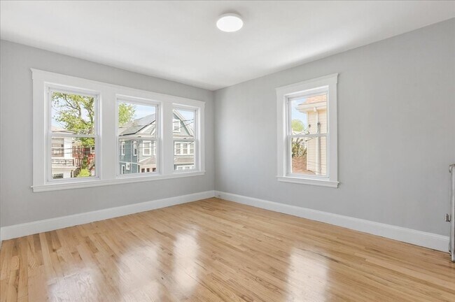 Building Photo - 16 Glenrose Rd