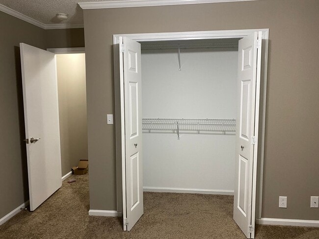 Building Photo - Nice 3BR Condo in Huntington Ridge