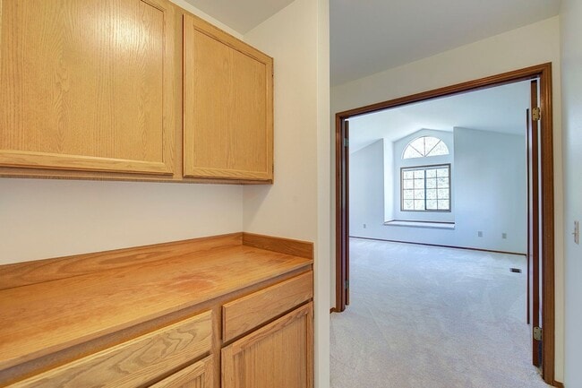 Building Photo - 4Bd/2.5Ba Sammamish Home