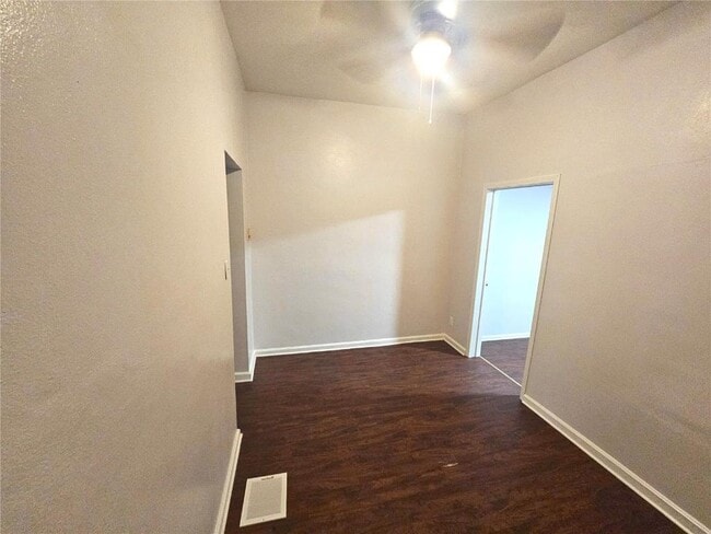 Building Photo - 221 N High St