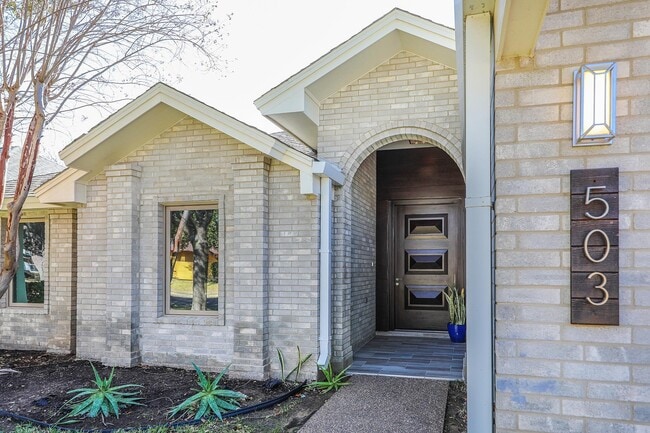 Building Photo - 503 Pine Sisken St