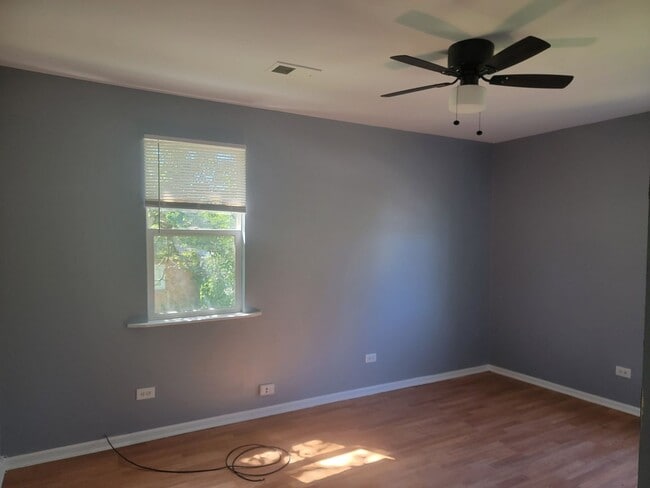 Building Photo - Charming 3BR Duplex in Harvey