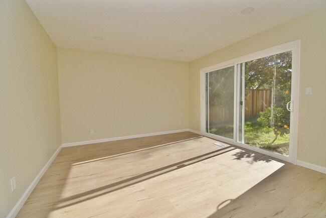 Building Photo - COMING SOON | $4,090 / 4 BR - GORGEOUS REMODELED PARKMONT HOME IN CENTRAL FREMONT