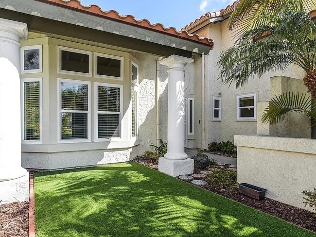 Building Photo - 1920 Avenida Joaquin