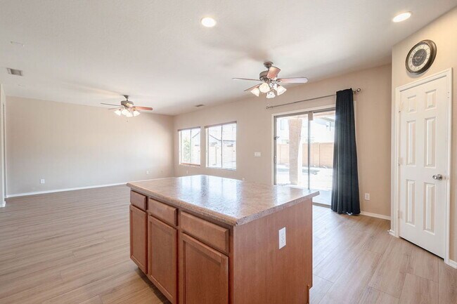 Building Photo - 26197 W Potter Dr