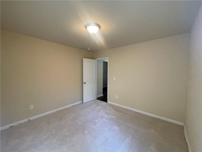 Building Photo - 160 Pine Ridge Rd