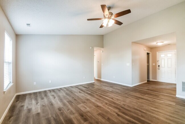 Building Photo - 17722 Sanibel Cir