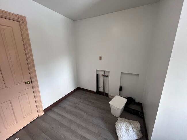 Building Photo - Herndon Apartments